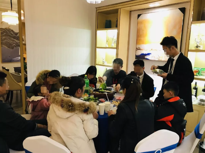 暖冬火鍋宴熱辣開席，老友變新鄰，理想開涮！